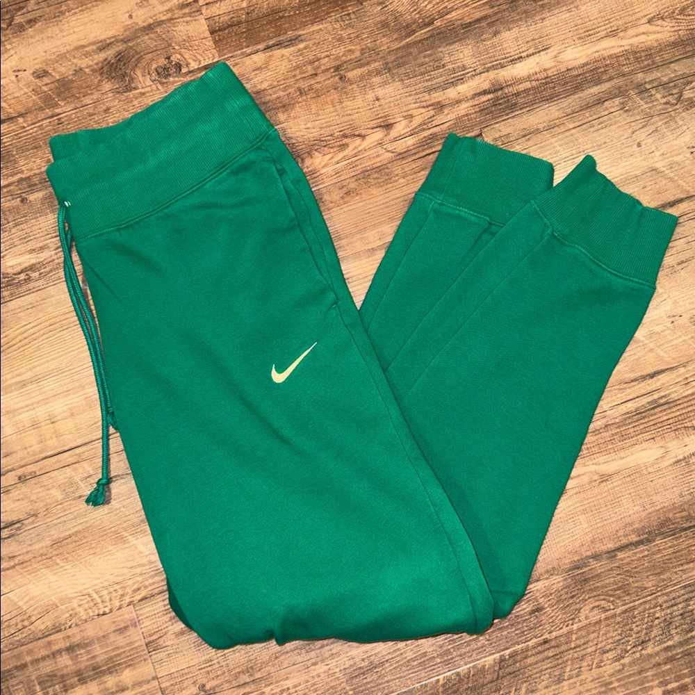 Nike Women's Mid-Rise Joggers, size Medium